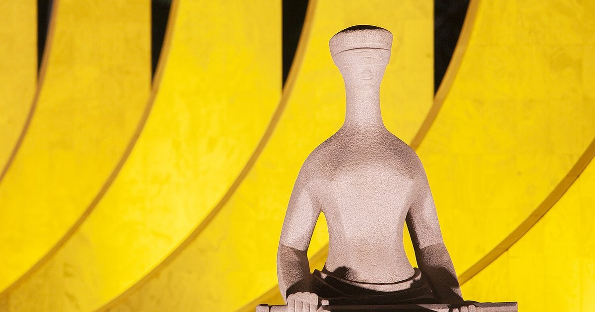 Estátua A Justiça, em frente ao STF